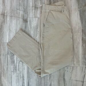 Gap Men’s essential khaki athletic style 34X30